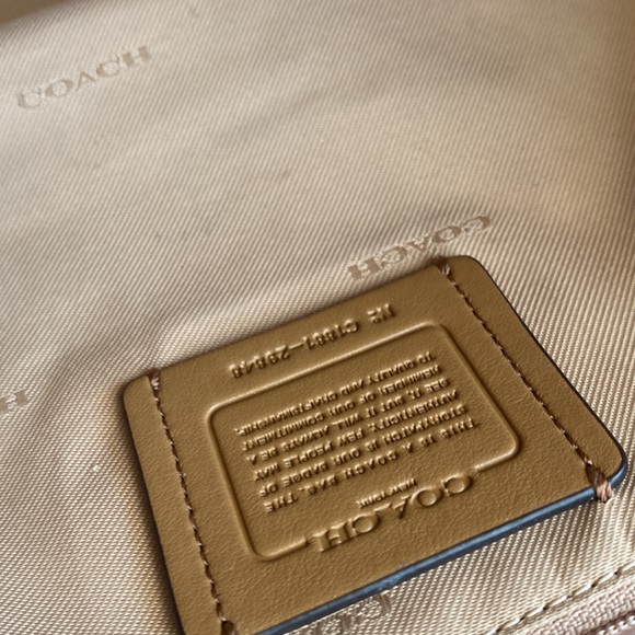 🗝🤍 COACH crossbody bag (Straps included) the perfect summer bag is here!!!! - Picture 6 of 13